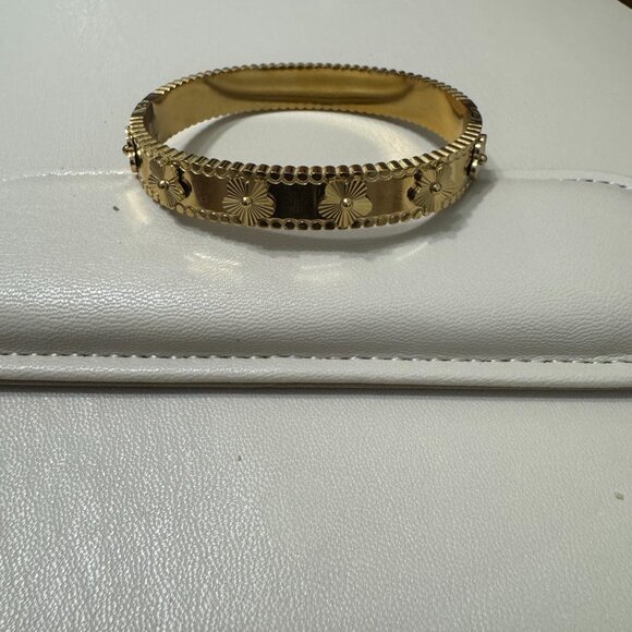 GRANTDENE STATEMENT BRACELET - Picture 1 of 4